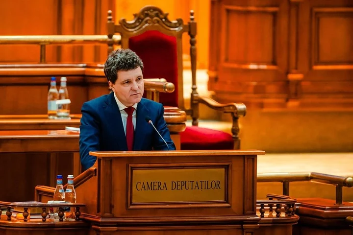 Cum pot cetățenii schimba decizia CCR prin Nicușor Dan: „Dacă închidem astăzi ochii la mârșăviile puterii, democrația noastră va mai fi doar acolo unde e acum și Poarta Otomană”