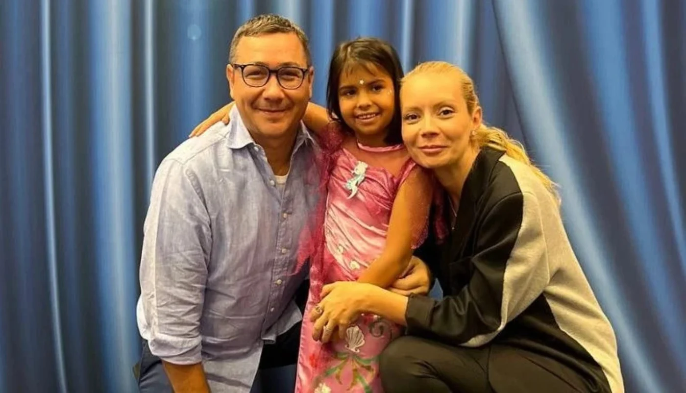 Victor Ponta, alături de Maria, fiica adoptată, și Daciana Sârbu