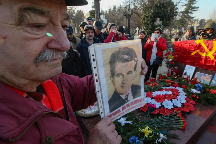 Cum arată acum mormântul lui Nicolae Ceaușescu VIDEO