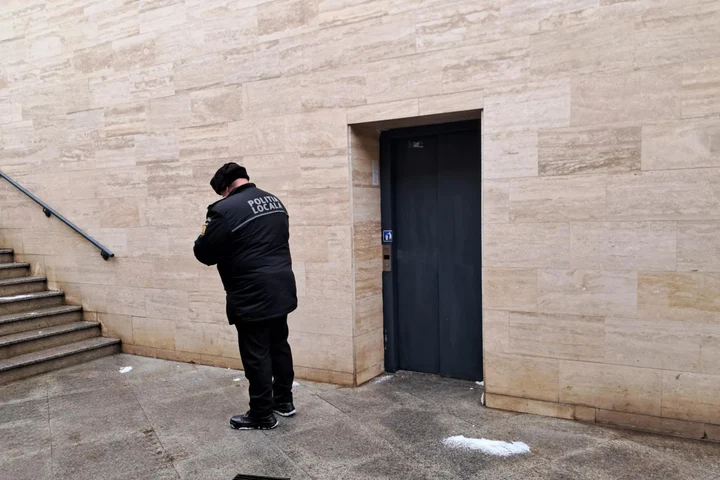 Reacția neașteptată a unui polițist după ce o femeie gravidă s-a prăbușit la pământ. Fiul de trei ani plângea speriat