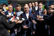 Zi decisivă pentru Guvernul Bolojan: vot tensionat în Parlament