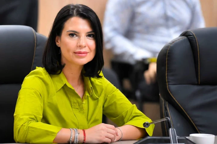 INTERVIU | Alexandra-Ioana Crivineanu (PSD Brașov): „Aș duce TVA-ul cât mai jos și în imobiliare. Avem nevoie de măsuri treptate, nu luate deodată pe spatele oamenilor. Ne așteaptă un sezon rece care va fi mai greu”