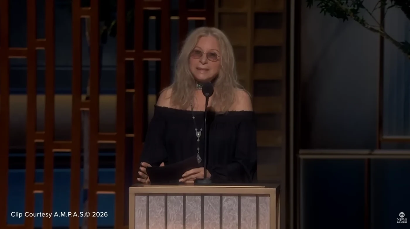 Barbra Streisand, în timp ce ținea un discurs în memoria actorului Robert Redford, cu care a jucat în The Way We Were