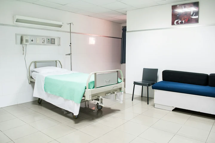 Mii de paturi goale în spitalele din România. Unele unități medicale au mai mulți șefi de secție decât pacienți