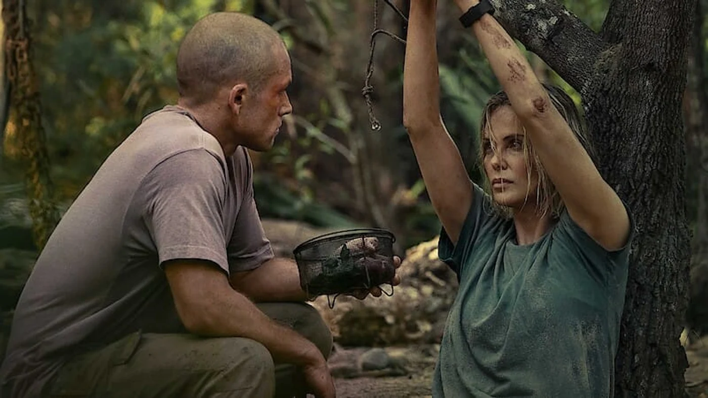  Taron Egerton și Charlize Theron în Apex