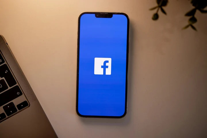 Compania Meta, dată în judecată de mai multe publicații din Franța și România, după ce a închis forțat paginile Facebook