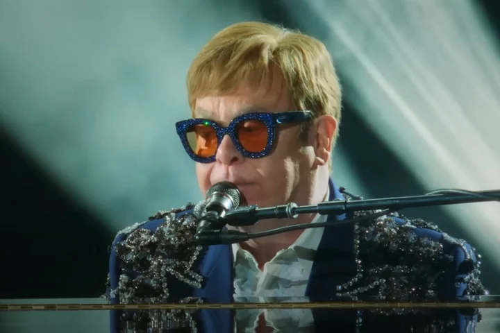 După ce a orbit, Sir Elton John se pregătește de înmormântare. Ultima dorință a cântărețului britanic, cutremurătoare VIDEO