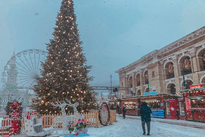 Unde va fi instalat cel mai mare brad ecologic din România și ce se întâmplă cu târgurile de Crăciun din București 2025