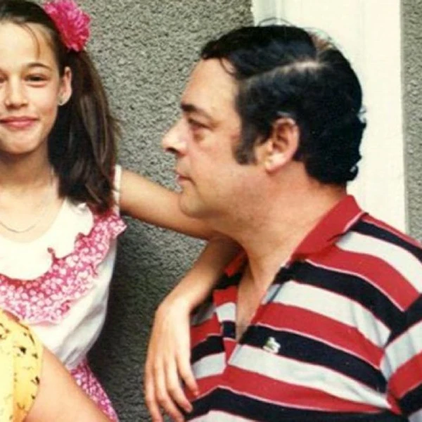 Andreea Raicu, traumatizată de tatăl ei: „O să ajungi ultima proastă”. Afecțiunea de care suferă mulți români