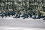Tinerii români pot alege: Serviciul militar voluntar, aprobat de deputați pe timp de pace