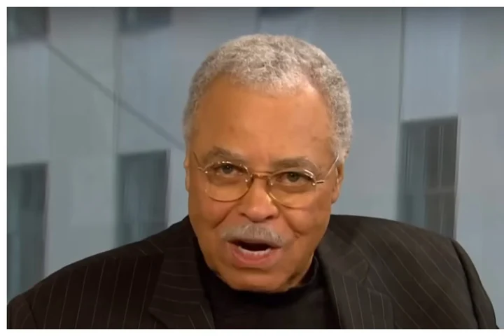 A murit James Earl Jones, vocea din spatele personajului Darth Vader din „Star Wars”