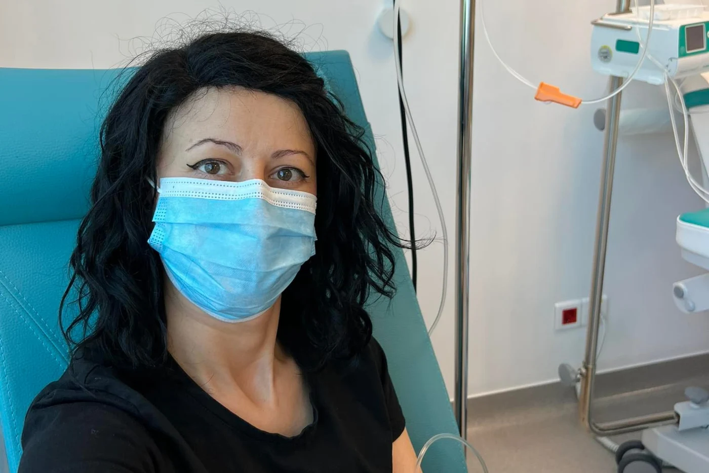 Delia Botea, președinta asociației „Care for Dogs Romania”. FOTO: Facebook „Mă duc la vot pentru copilul meu, pentru viitorul acestei țări și pentru toate femeile care au luptat pentru dreptul meu de a face asta”