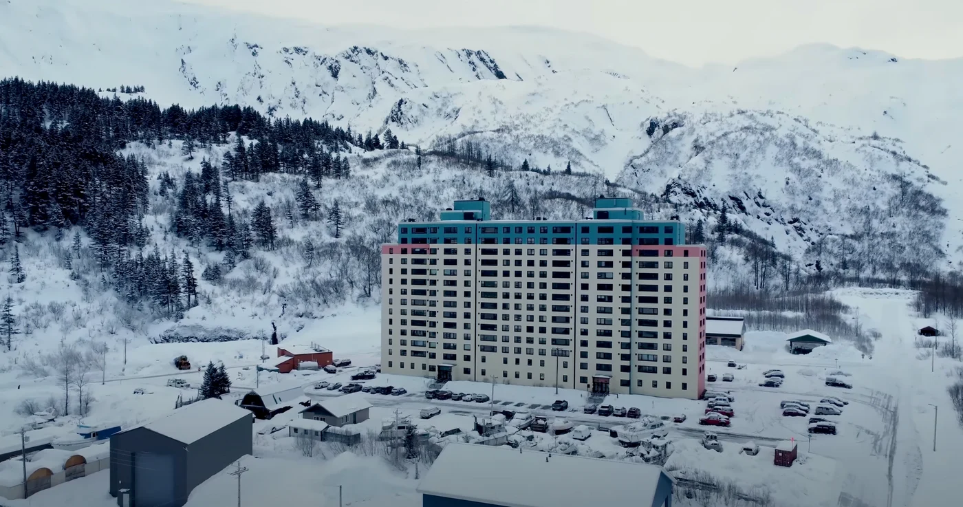 Whittier, Alaska, Turnutrile Begich, captură youtube.com