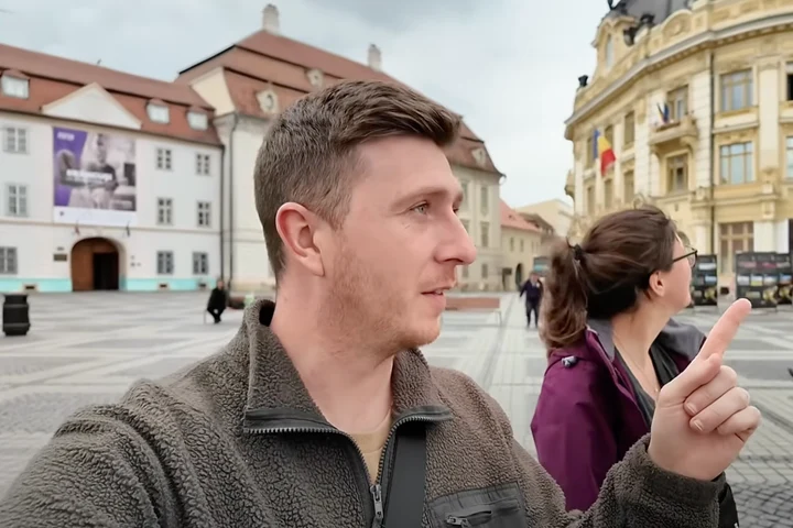 Nu e deloc cum ne așteptam”: Doi vloggeri britanici, surprinși de prețuri și trafic în România — Mai scump ca în UK?