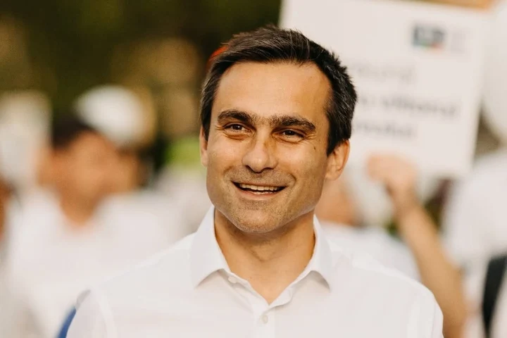 Allen Coliban, gata să intre din nou în cursa pentru Primăria Brașovului în 2028. Cine îl poate aduce din nou în fotoliul de primar, în locul lui George Scripcaru