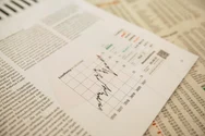 Zi decisivă pentru Guvern: negocieri intense pentru moțiunea anti-Bolojan, în timp ce leul scade și rezervele BNR se diminuează