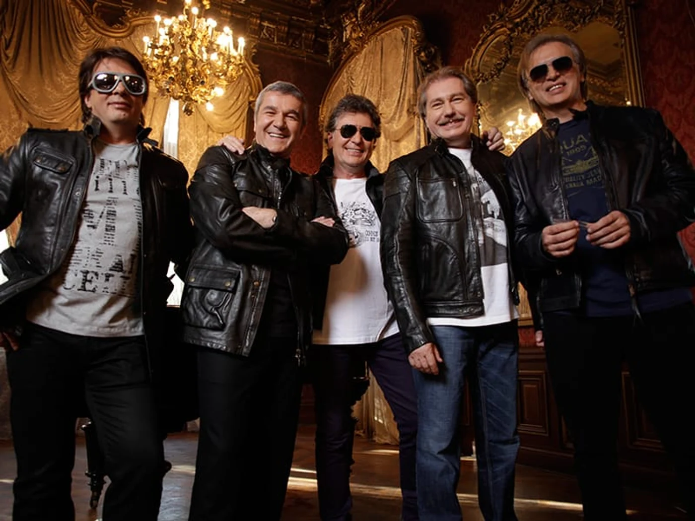 Trupa Holograf. Mugurel Vrabete (mijloc)