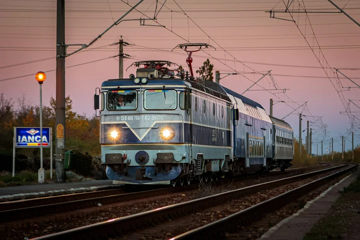 Întârzieri în lanț pe ruta București — Brașov și retur, pe 12 iulie. Un tren a depășit trei ore întârziere