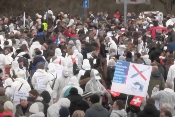 Mii de oameni au participat la proteste anti-restricții în mai multe țări din Europa