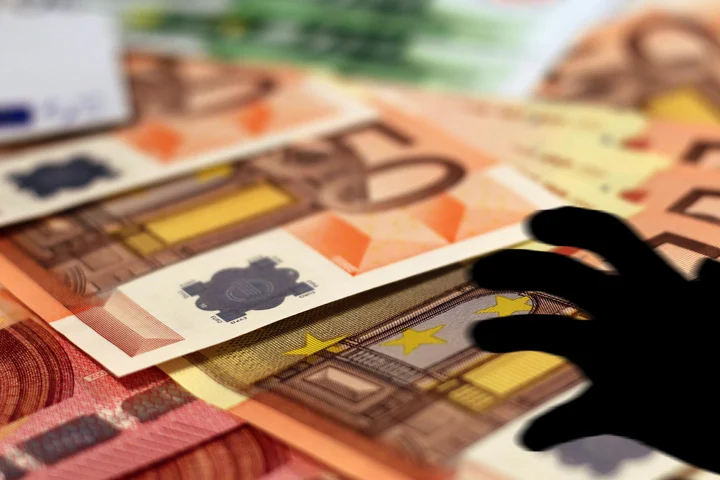 Fraudă de sute de milioane de EURO cu fonduri UE: EPPO trimite în judecată suspecții principali într-un dosar cu legături mafiote în România