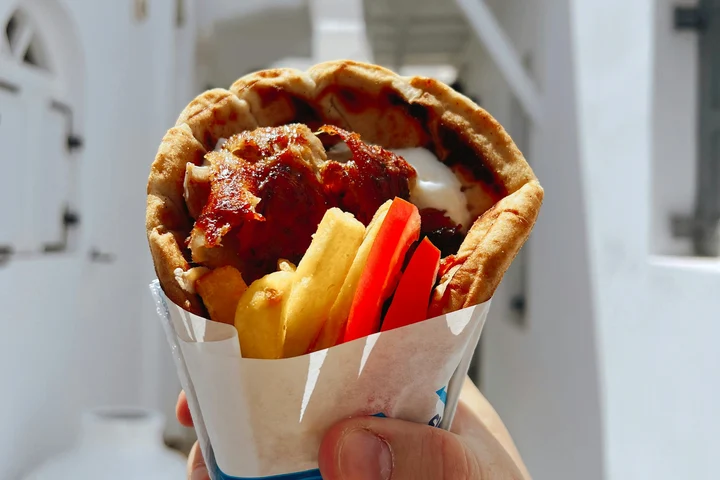 Ce mâncăruri trebuie să încerci în Grecia dincolo de clasicul Gyros?