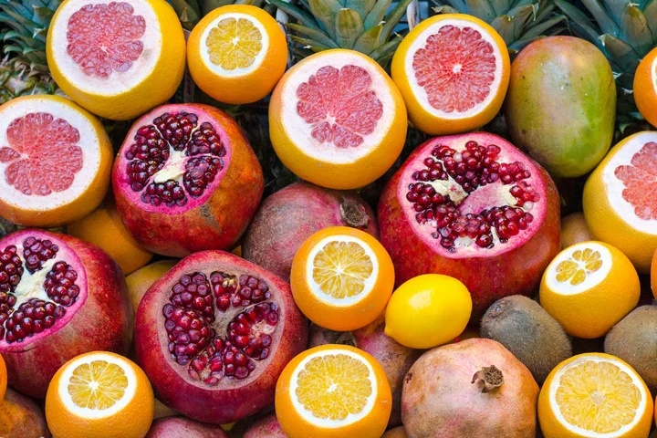 Recomandarea neurologilor: fructul pe care toate persoanele peste 50 de ani ar trebui să-l consume
