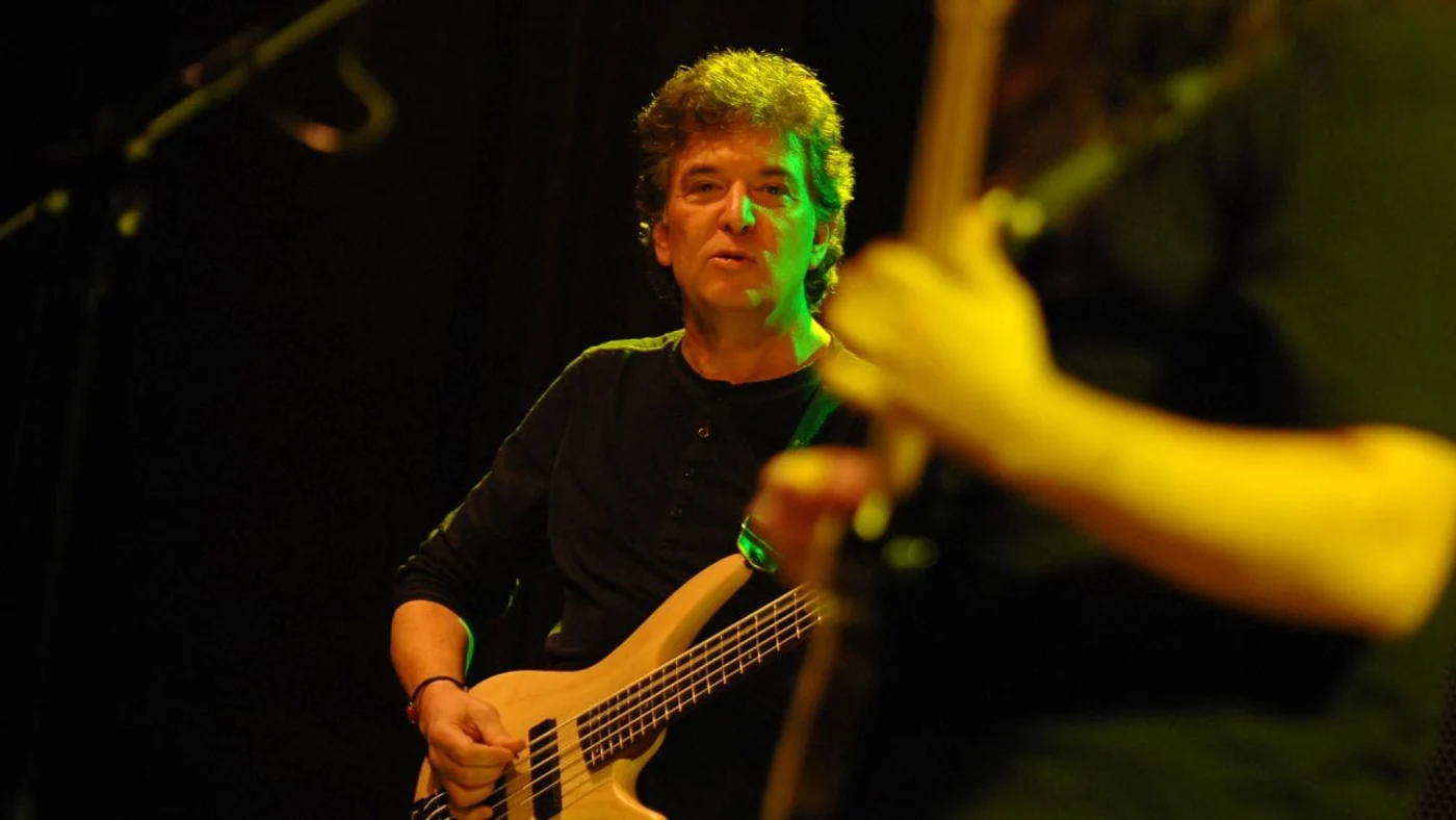 Iulian Mugurel Vrabete, basistul trupei Holograf