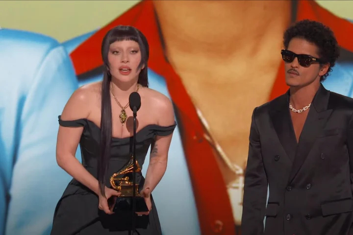 Lady Gaga a ridicat sala în picioare la Premiile Grammy. Cei prezenți au început să urle în aplauze. Mesajul care a marcat evenimentul VIDEO