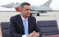 De ce PSD rămâne la guvernare. Miza pentru Sorin Grindeanu în 2027 și presiunea baronilor pentru fonduri. Conflict deschis cu Diana Buzoianu