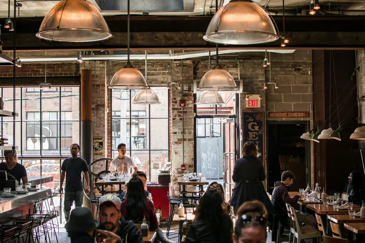 Cel puțin 6 morți și 25 de persoane spitalizate după ce au mâncat acest preparat la restaurant