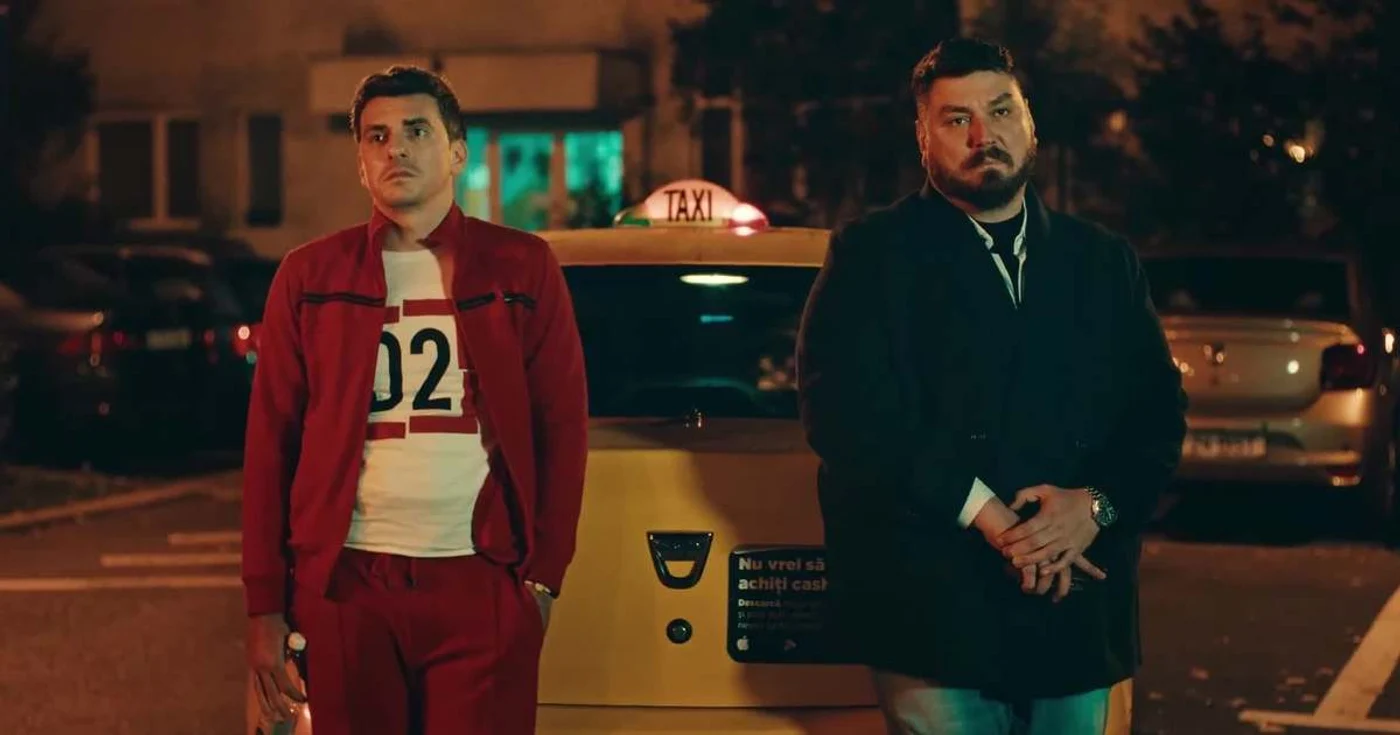 Trebuie să recunoașteți că expresia feței lui Micutzu este cât se poate de amuzantă, dacă ne luăm după realitate și rolul din comedia „Taximetriști”, unde interpretează un individ timid și nesigur pe el