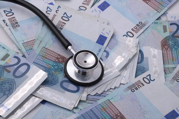 „Îți mai dau 14 zile și mai vedem ce găsim…” — Cum le oferea șeful secției de Neurochirurgie medicilor militari de la Spitalul ”Carol Davila” pensionări fictive pe bani. Stenograme DNA, bani sub tastatură și 25 de cazuri anchetate