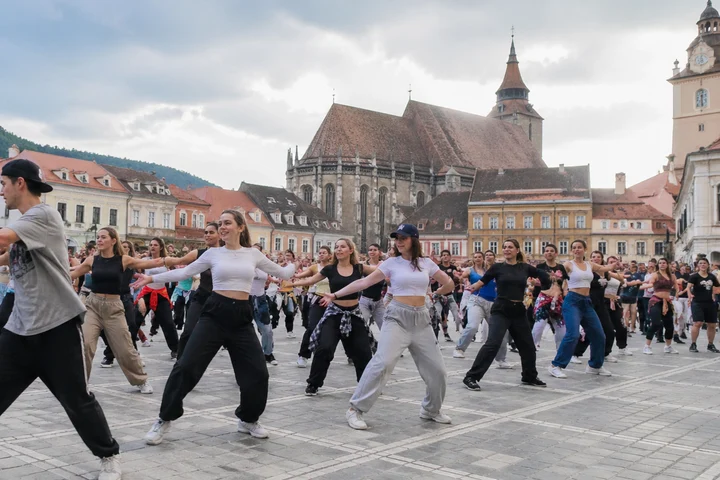 INTERVIU. Când orașul dansează, oamenii se vindecă. Brașov Dance Day, antidotul împotriva izolării și stresului. Evenimentul care transformă mișcarea în stare de bine