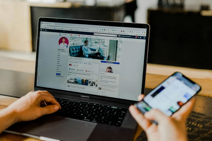 Cum păcălesc influencerii oamenii pe social media. Un truc folosit pe internet poate păcăli și cel mai experimentat utilizator