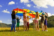 Sistemul de Învățământ, la pământ. România anului 2026: școli total nepregătite și aproape 100.000 de elevi cu cerințe speciale