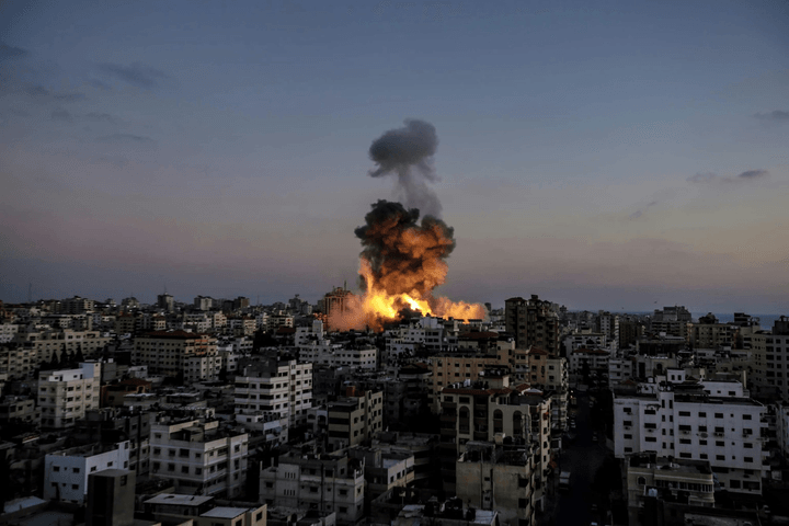 Israelul a atacat spitalul Nasser din Gaza: 15 morți, inclusiv jurnaliști VIDEO