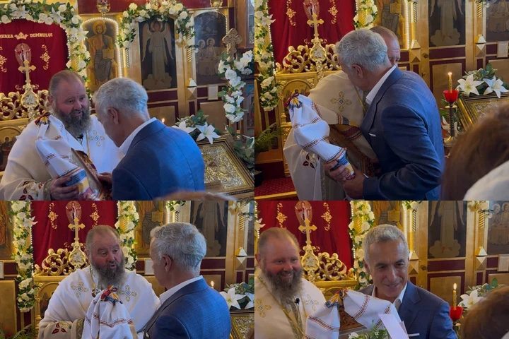 Preotul Bisericii „Sfânta Treime” din Chichiș i-a oferit lui Călin Georgescu o icoană și o cruce, după slujbă. Ropote de aplauze în lăcașul de cult pentru omagierea fostului candidat