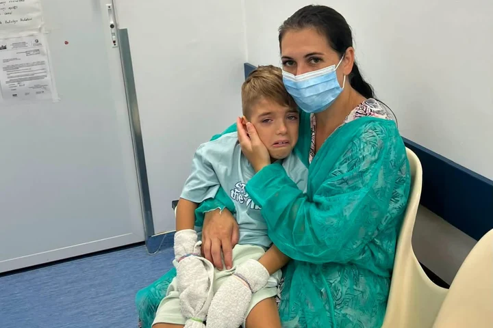 Dani Cek, apel pentru Toni, un băiețel de 7 ani diagnosticat cu o boală extrem de rară: „O cunosc pe Andreea și știu cât de mult luptă pentru puiul ei”. Mai sunt necesari 11.130 de euro