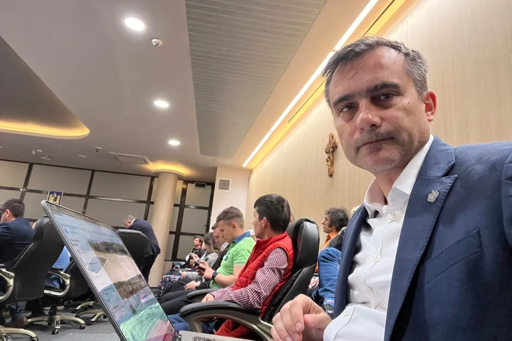 Allen Coliban atacă dur proiectul Guvernului Veștea: „Este un guvern PSD, plus extremiști, plus trădători”. Fostul primar al Brașovului spune că Executivul are șanse să treacă