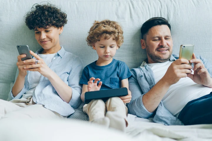 UE pregătește o interdicție uriașă pentru copiii sub 15 ani: fără TikTok, Instagram, YouTube, ChatGPT și jocuri online
