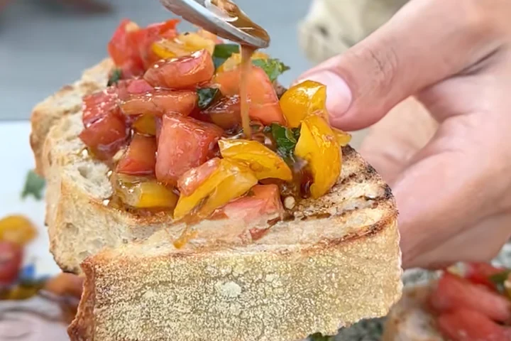 Care este secretul italienilor pentru cele mai bune bruschete cu roșii?