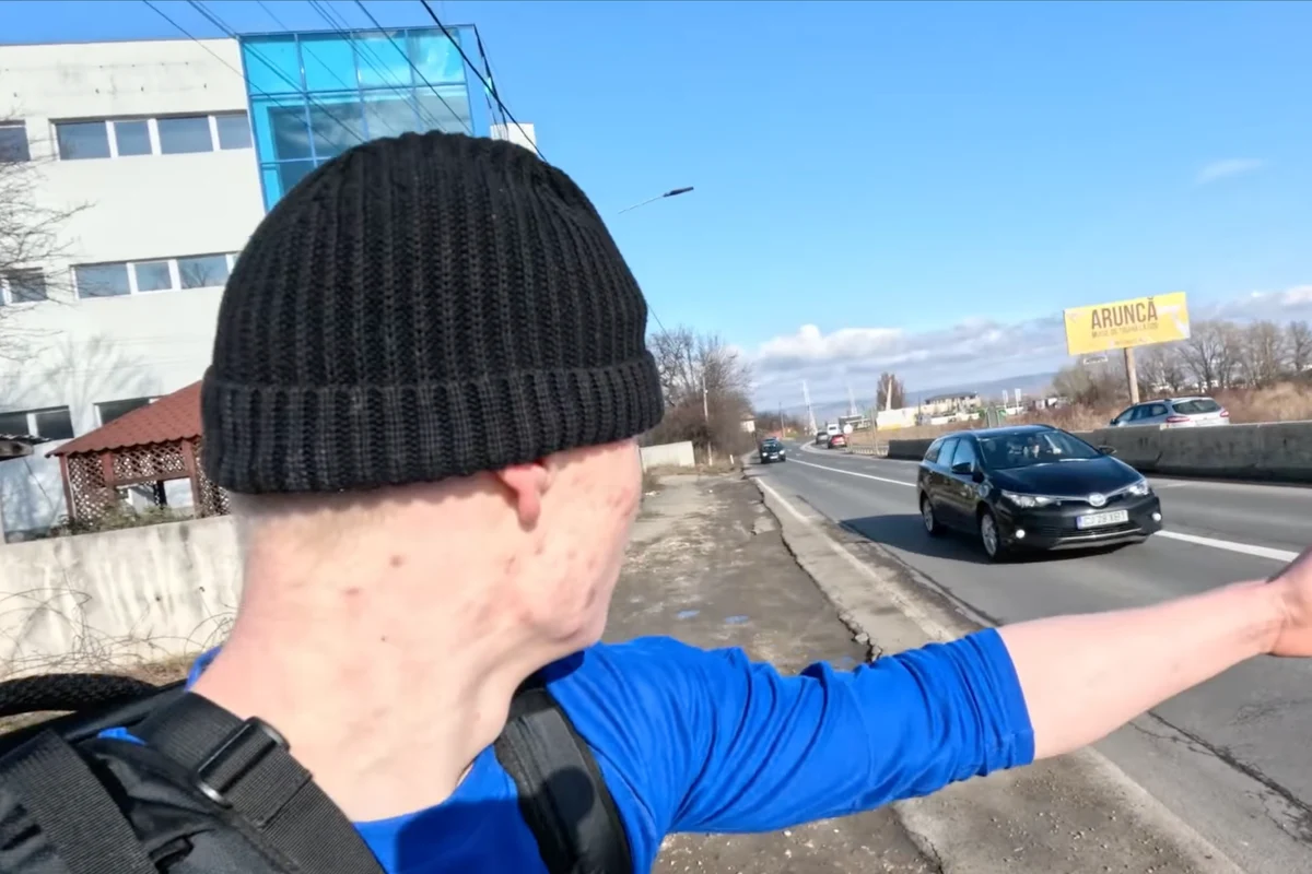 Ce a pățit un vlogger danez în timp ce făcea autostopul la noi în țară: „Tot ce ați auzit despre România e greșit”