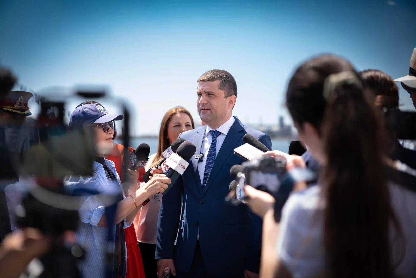 Radu Miruță a publicat factura concediului petrecut alături de familie în Antalya, după ce în spațiul public au circulat informații potrivit cărora vacanța ar fi costat 2.500 de euro pe noapte. Ministrul susține că întregul sejur de șapte nopți, pentru trei persoane, cu avion și all inclusive incluse, a costat 2.387 de euro.